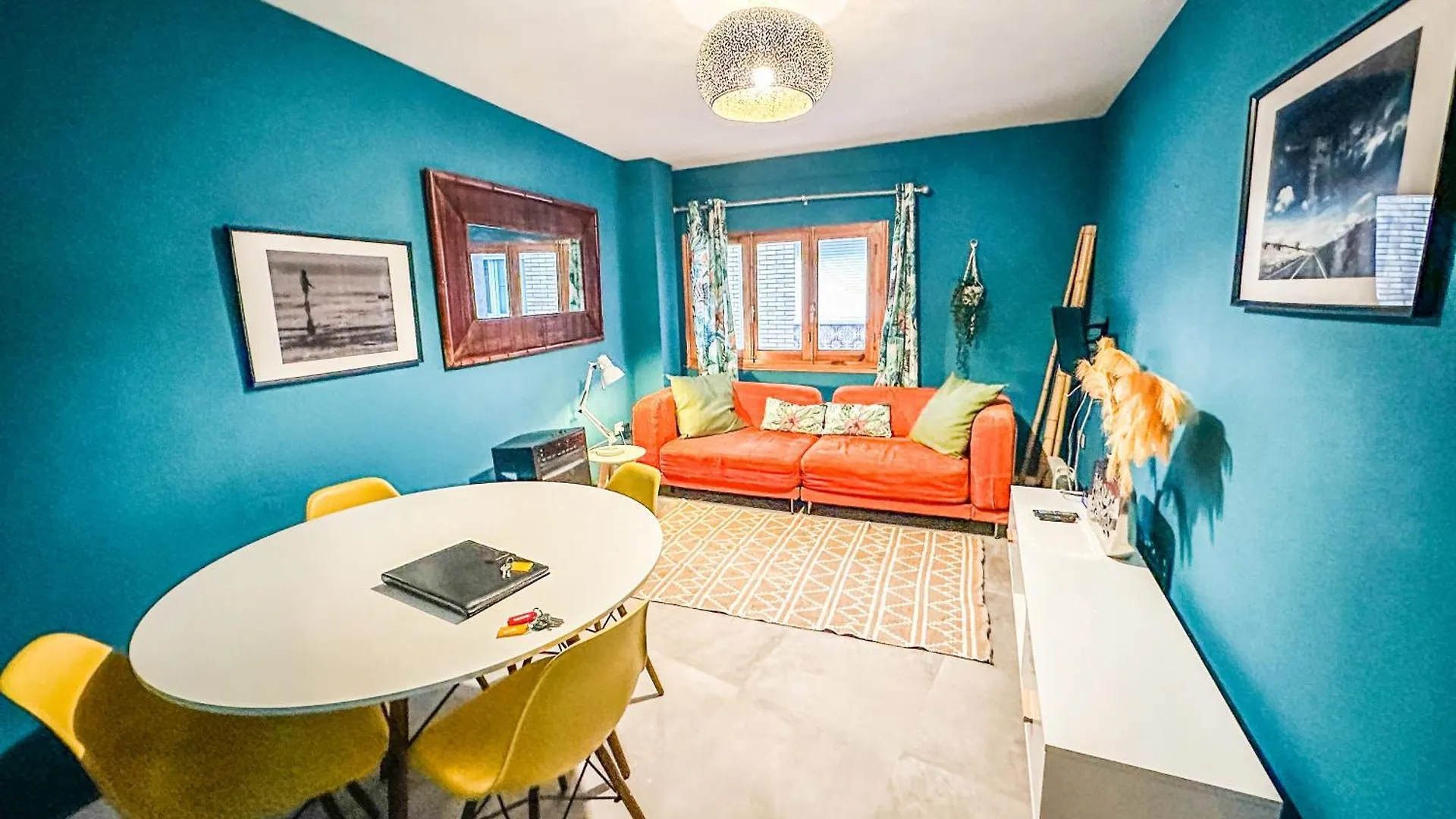 Pisos Baza, Tres Apartmentos En Baza Central