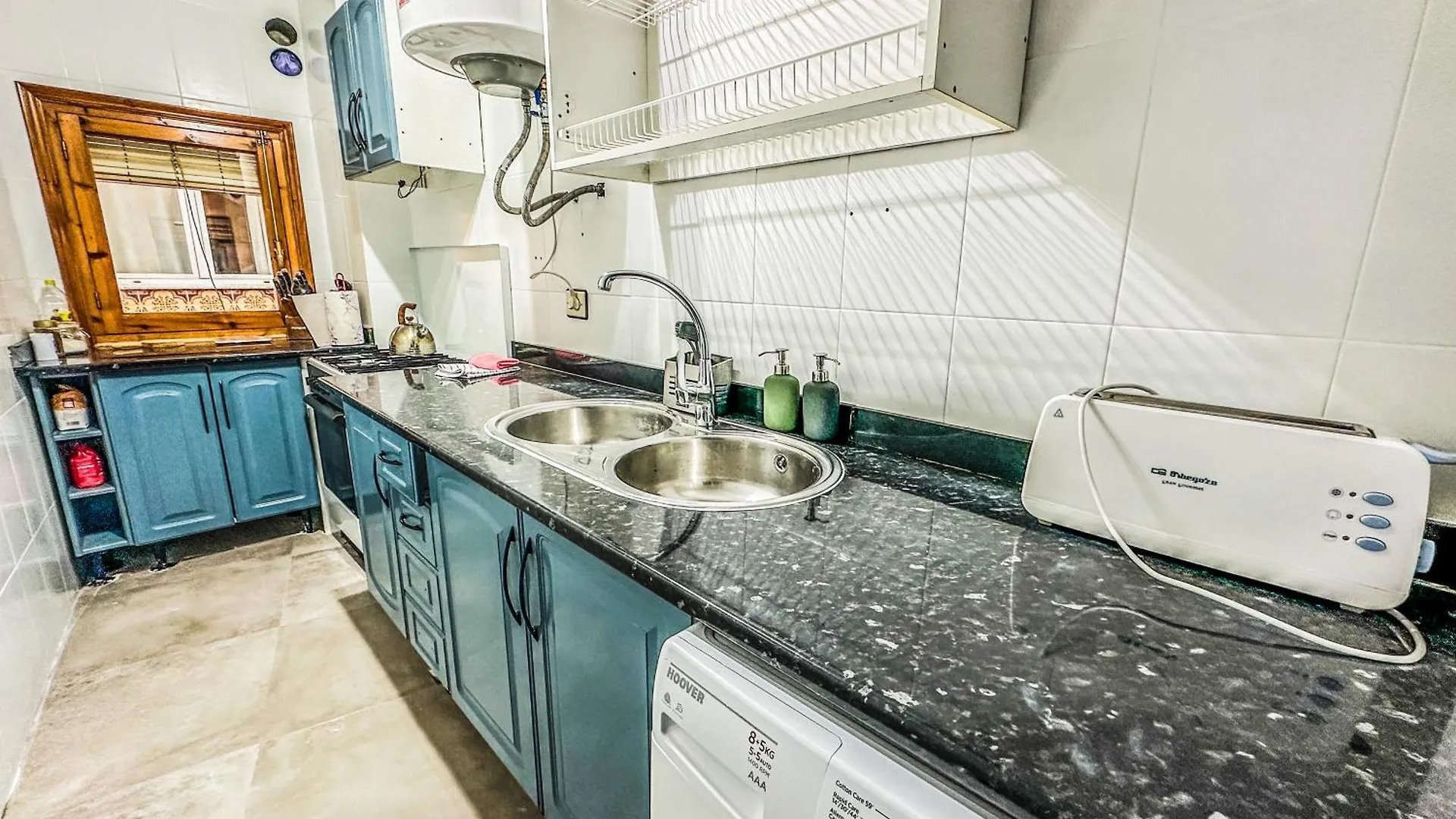 Apartment Pisos Baza, Tres Apartmentos En Baza Central